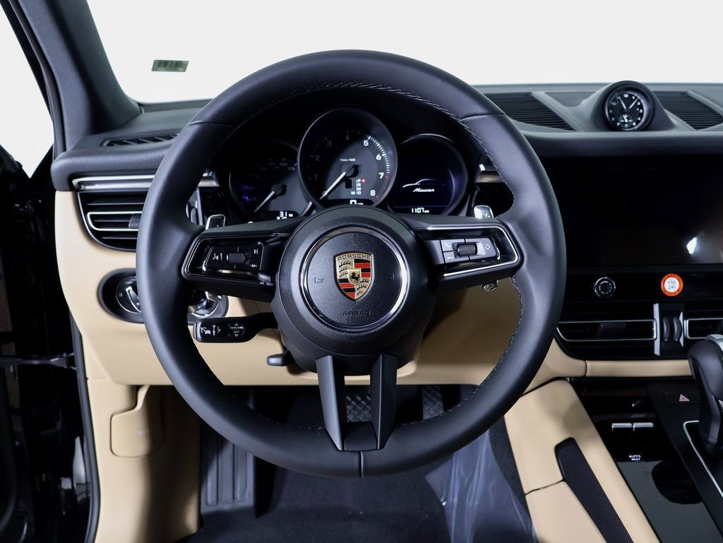 Certified 2025 Porsche Macan image 10
