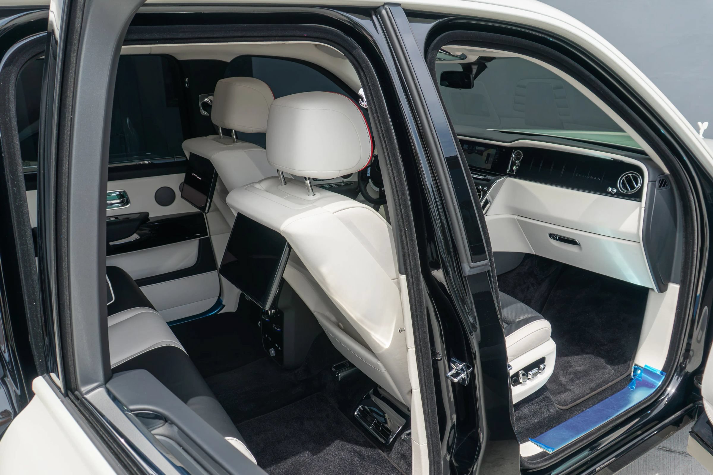 Used 2025 Rolls-Royce Cullinan AWD/4WD image 15