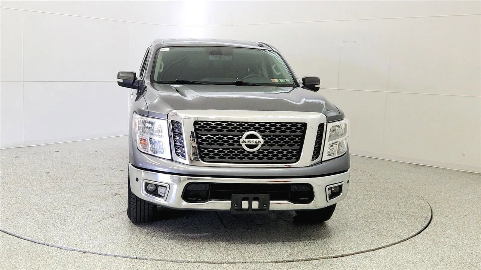 Used 2017 Nissan Titan SV AWD/4WD image 2