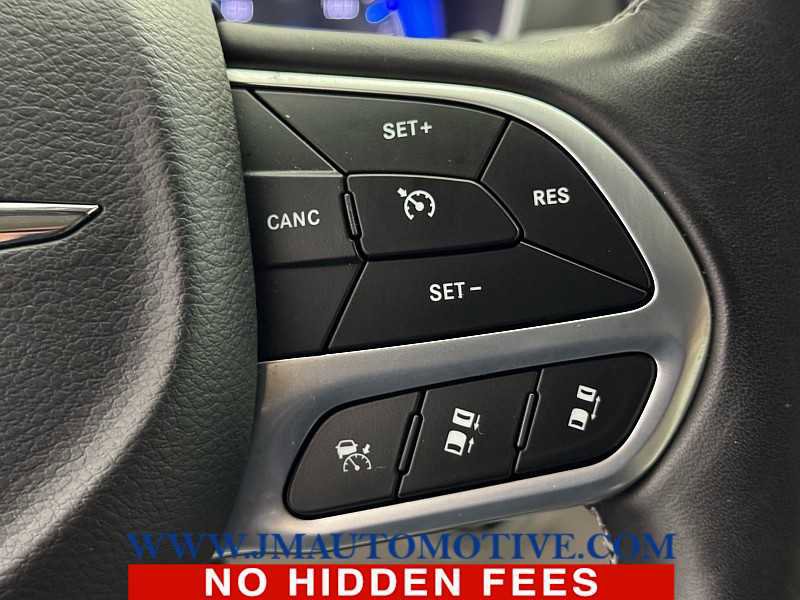 Used 2021 Chrysler Pacifica Touring-L image 40