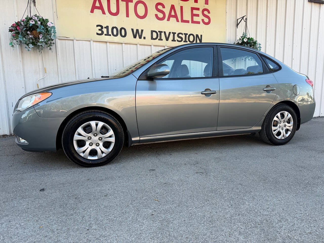 Used 2010 Hyundai Elantra GLS FWD image 9