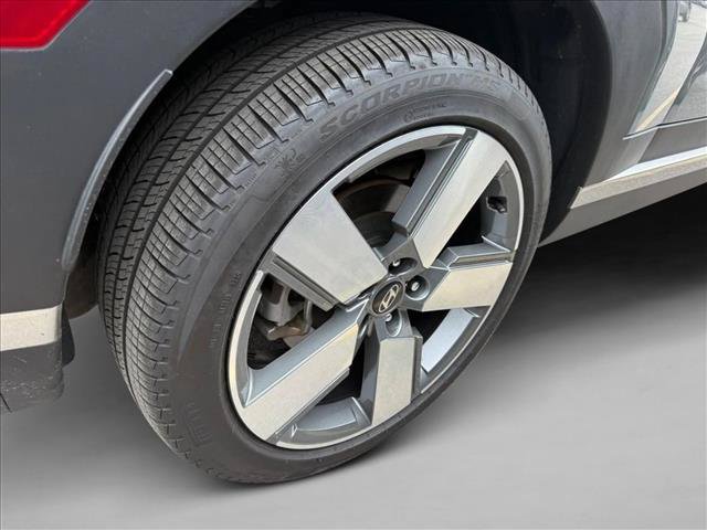 Used 2025 Hyundai Santa Fe Limited FWD image 11