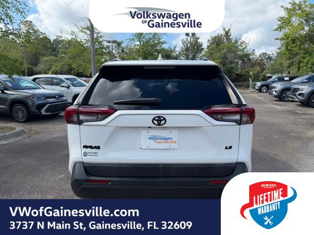 Used 2019 Toyota RAV4 LE FWD image 5