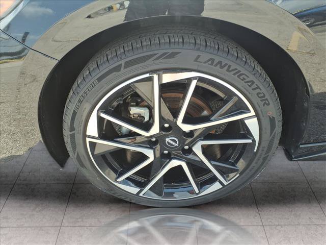 Used 2025 Nissan Sentra SR FWD image 13