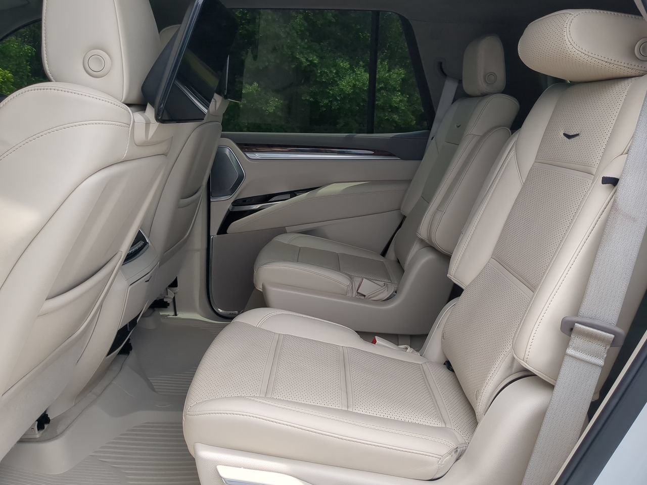 Used 2025 Cadillac Escalade Sport Platinum w/ LPO, Floor Liner Package AWD/4WD image 12