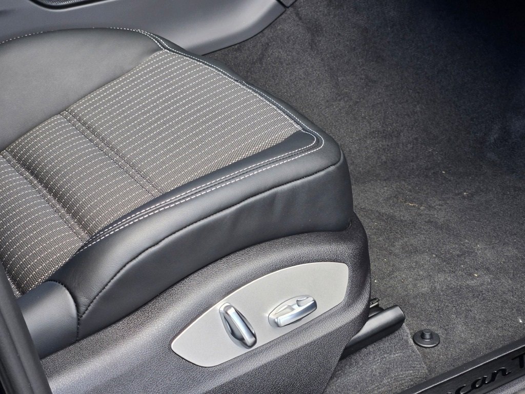 New 2026 Porsche Macan Turbo image 39