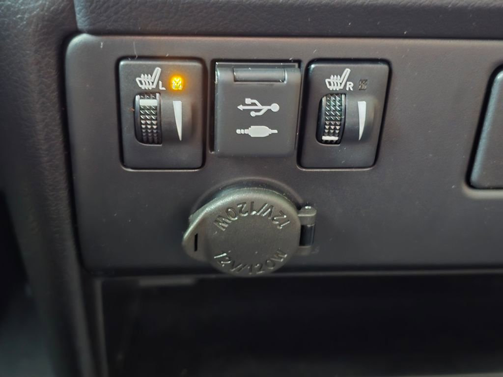 Used 2020 Toyota Sienna Limited image 38