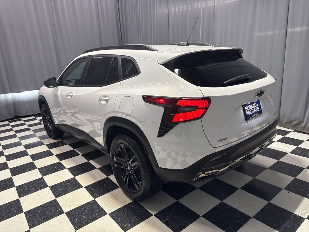 Used 2024 Chevrolet Trax ACTIV w/ Sunroof Package image 6