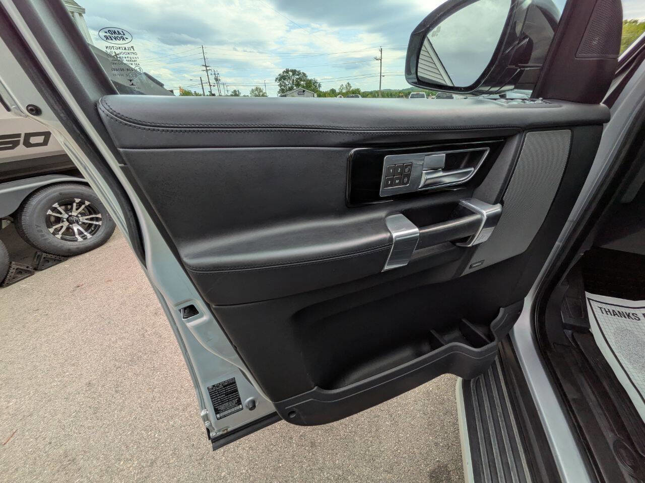 Used 2016 Land Rover LR4 HSE LUX AWD/4WD image 16