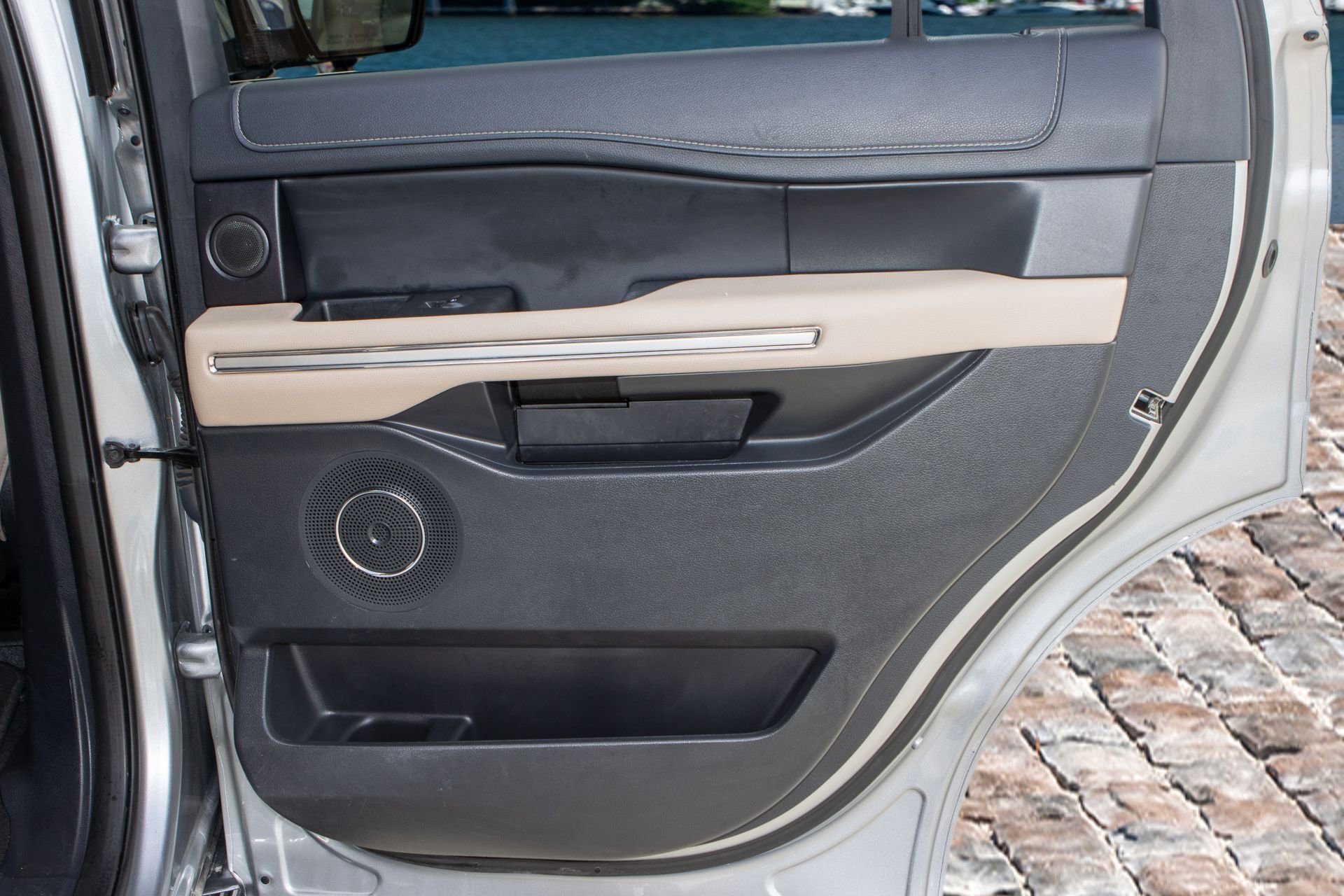 Used 2024 Ford Expedition Limited image 15