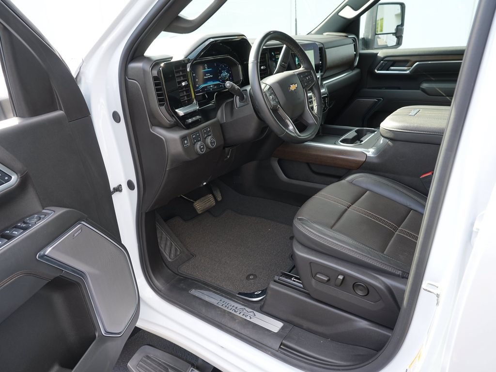 Certified 2025 Chevrolet Silverado 3500 High Country w/ High Country Premium Package AWD/4WD image 13