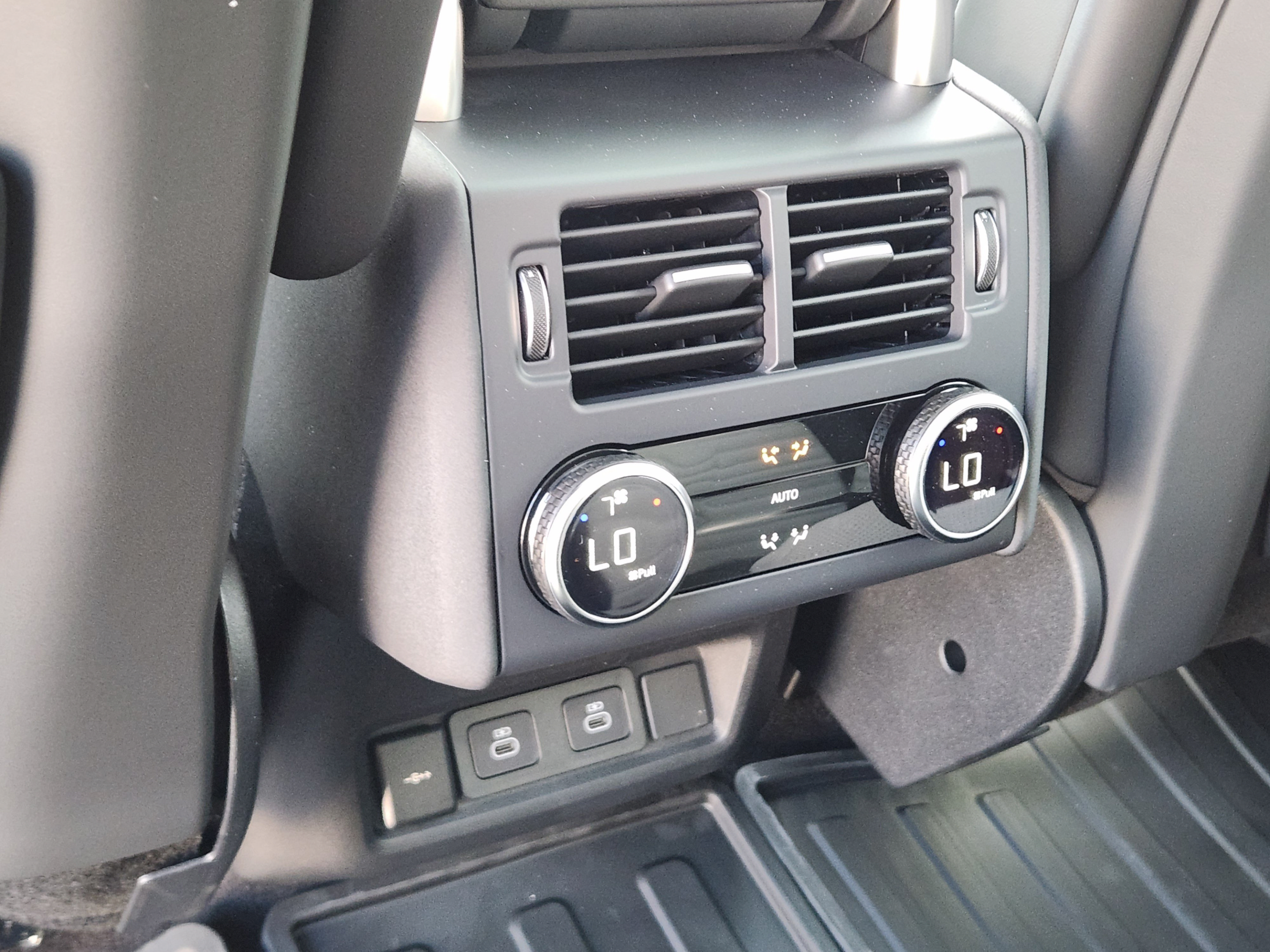 New 2026 Land Rover Discovery Limited Edition AWD/4WD image 27
