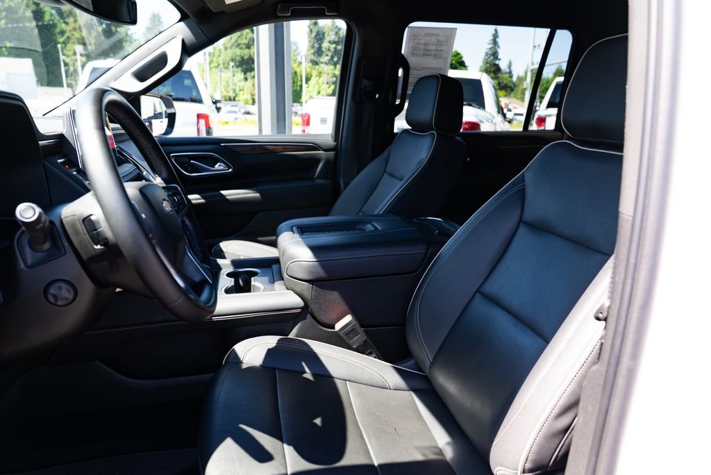 Used 2023 Chevrolet Suburban Premier AWD/4WD image 19