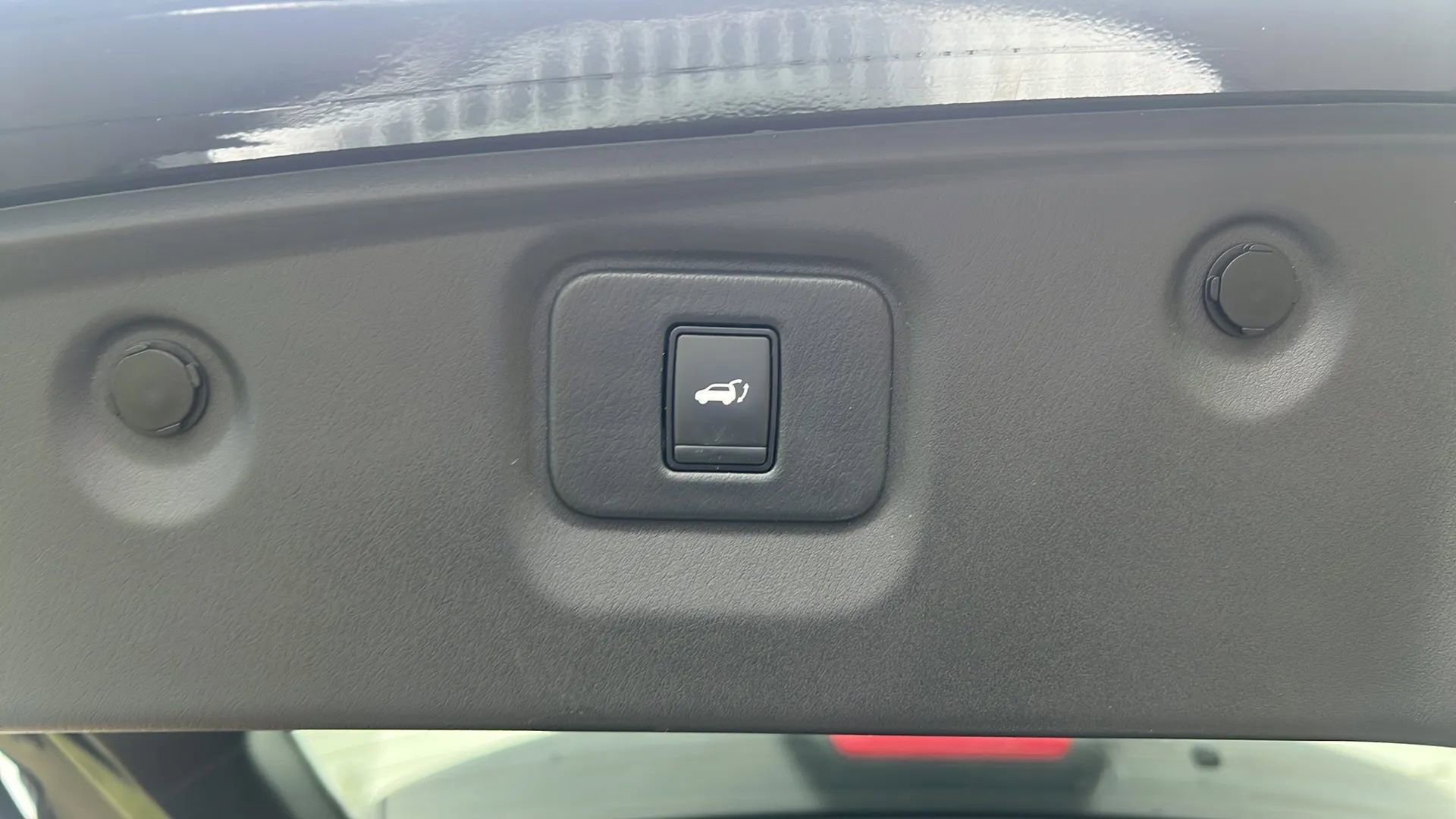 Used 2018 Nissan Pathfinder SL w/ Cargo Package image 16