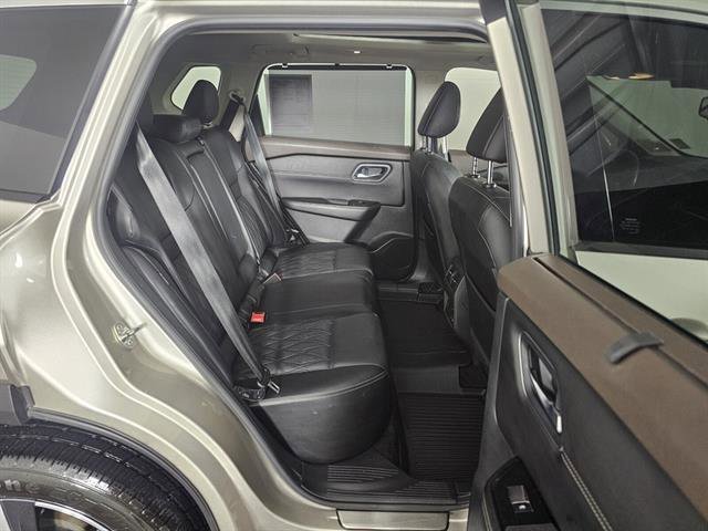 Used 2021 Nissan Rogue Platinum image 15