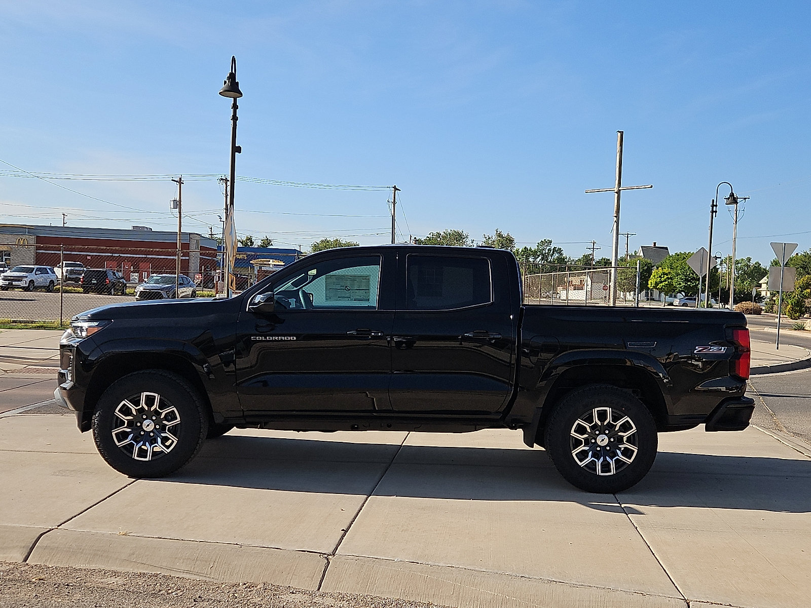 New 2026 Chevrolet Colorado Z71 w/ Z71 Convenience Package 2 AWD/4WD image 2