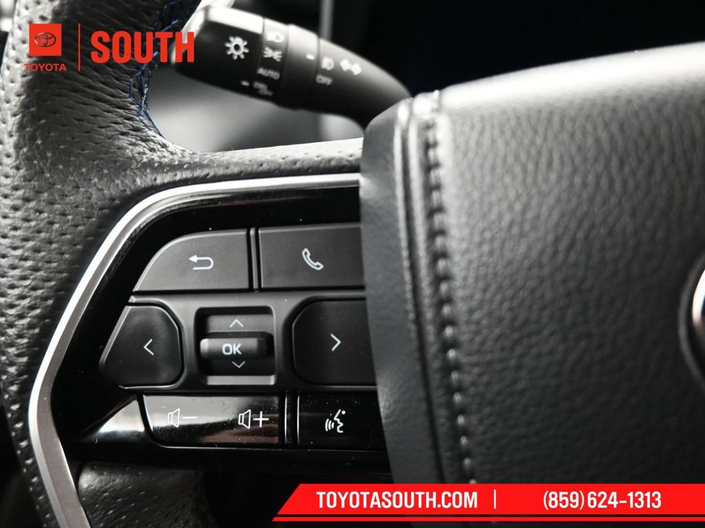 Used 2023 Toyota Sequoia Platinum AWD/4WD image 21