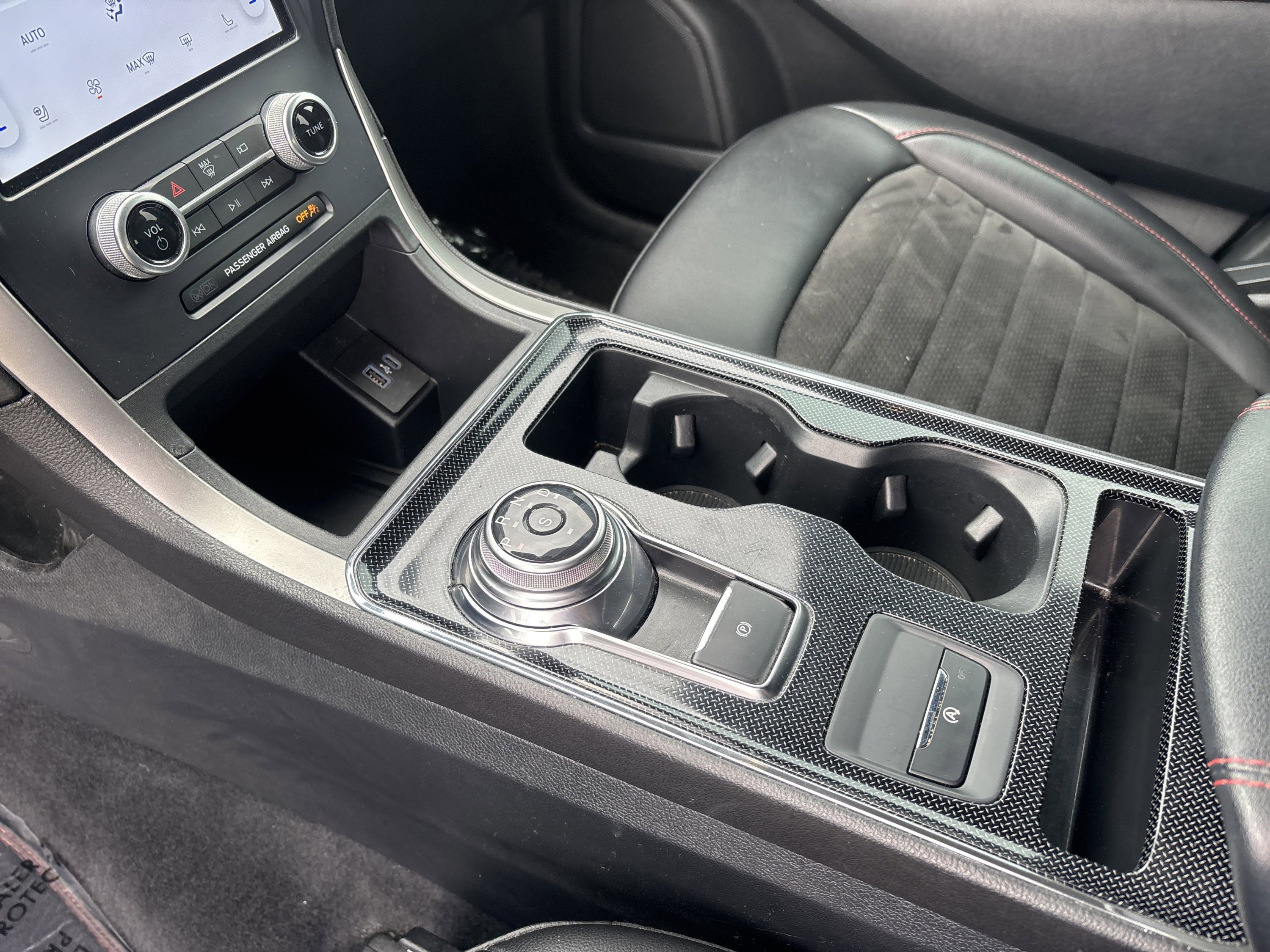 Used 2022 Ford Edge ST-Line w/ Class II Trailer Tow Package image 6