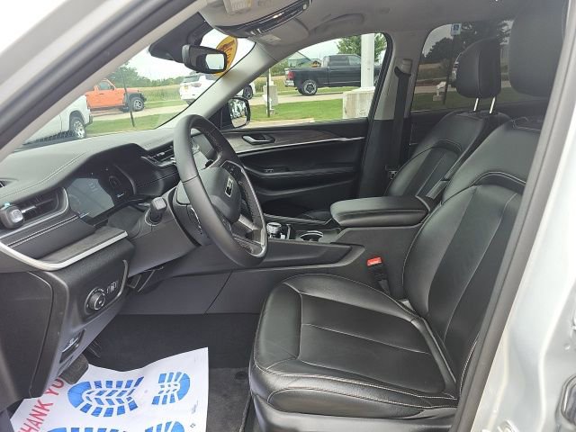 Used 2024 Jeep Grand Cherokee L Limited image 23