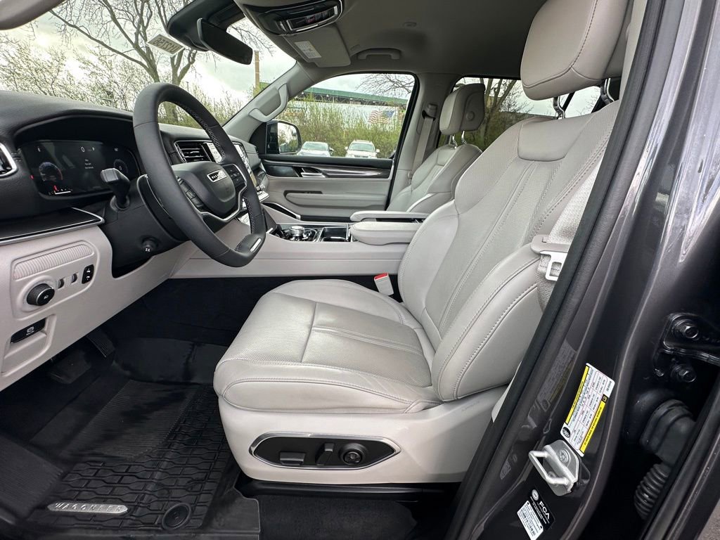 Used 2024 Jeep Wagoneer 4WD image 17