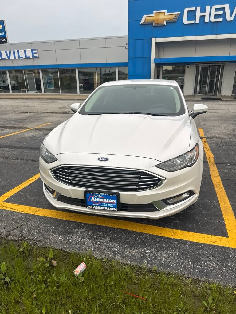 Used 2018 Ford Fusion SE w/ Equipment Group 201A FWD image 2