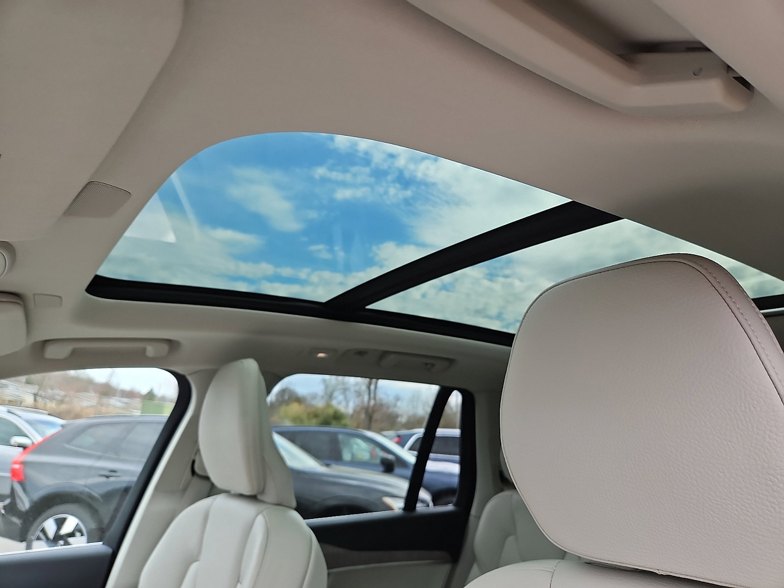 Certified 2023 Volvo XC90 B5 Plus w/ Protection Package Premier image 14