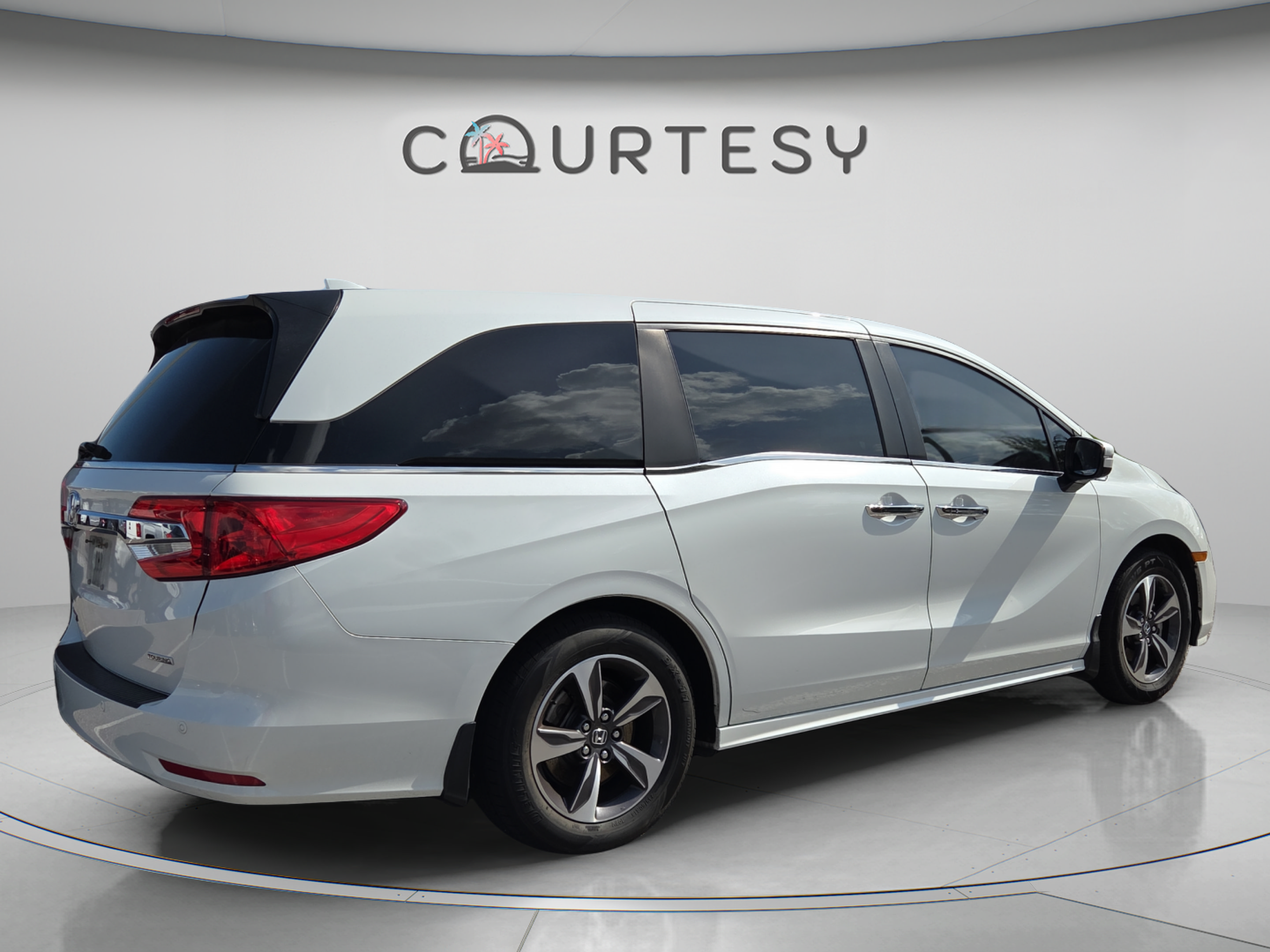 Used 2020 Honda Odyssey Touring image 3