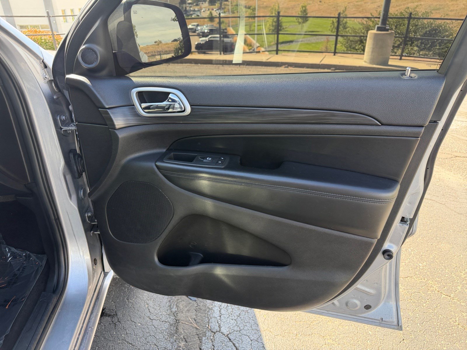 Used 2019 Jeep Grand Cherokee Altitude AWD/4WD image 16