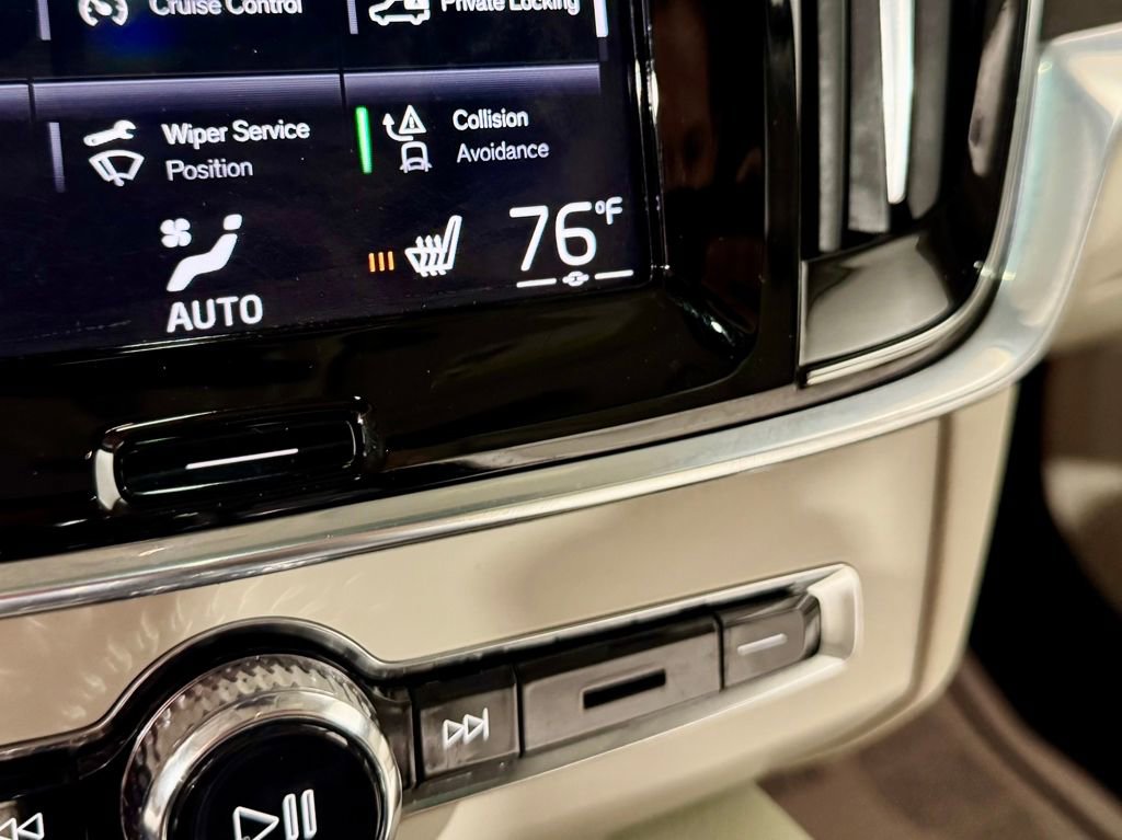 Used 2020 Volvo V90 T6 Cross Country image 24