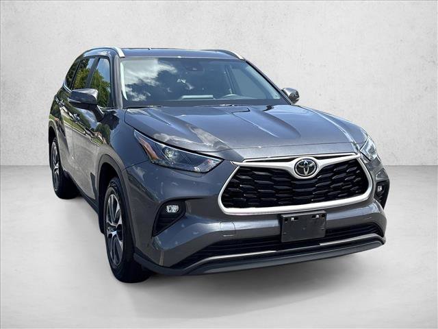 Certified 2025 Toyota Highlander XLE AWD/4WD image 3