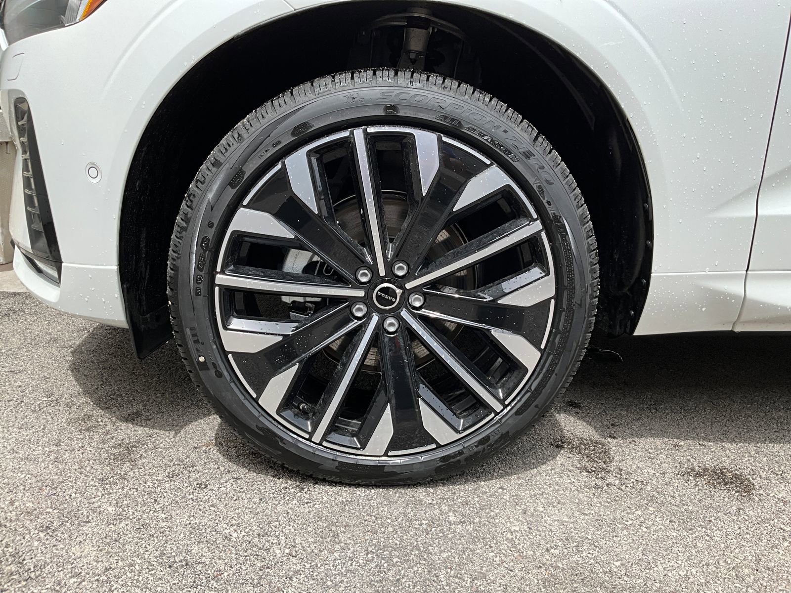 New 2026 Volvo XC60 B5 Ultra w/ Climate Package AWD/4WD image 30