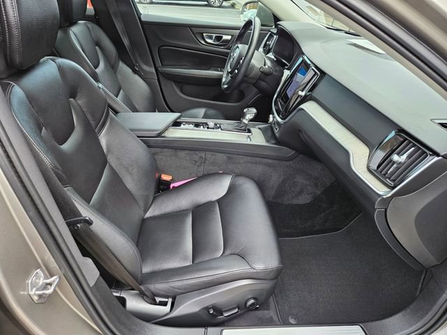 Used 2021 Volvo V60 T5 Cross Country w/ Advanced Package image 10