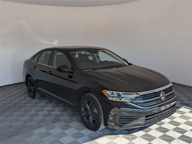 Certified 2022 Volkswagen Jetta SE w/ Panoramic Sunroof Package image 2