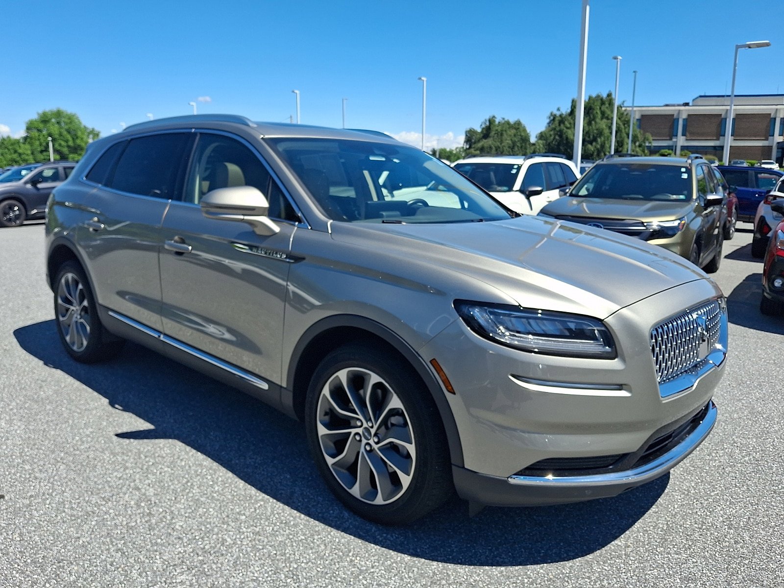 Used 2023 Lincoln Nautilus Reserve w/ Cargo Utility Package AWD/4WD video 3
