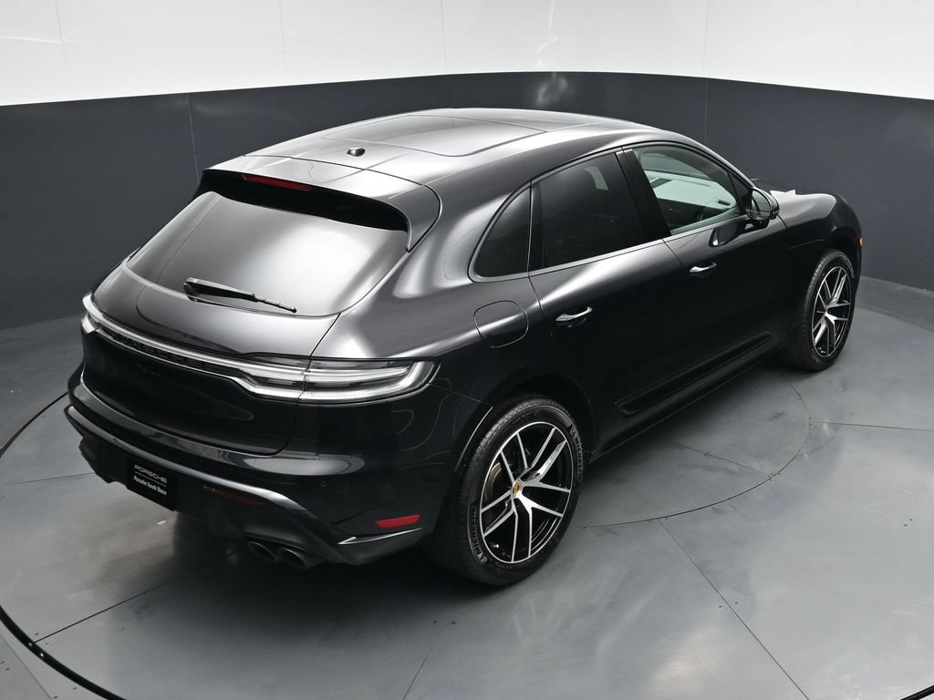 Certified 2025 Porsche Macan AWD/4WD image 20