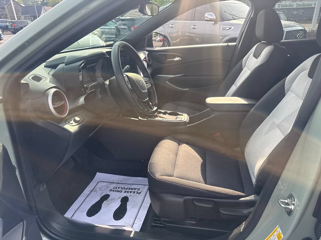 Used 2024 Chevrolet Trax RS w/ Driver Confidence Package FWD image 22