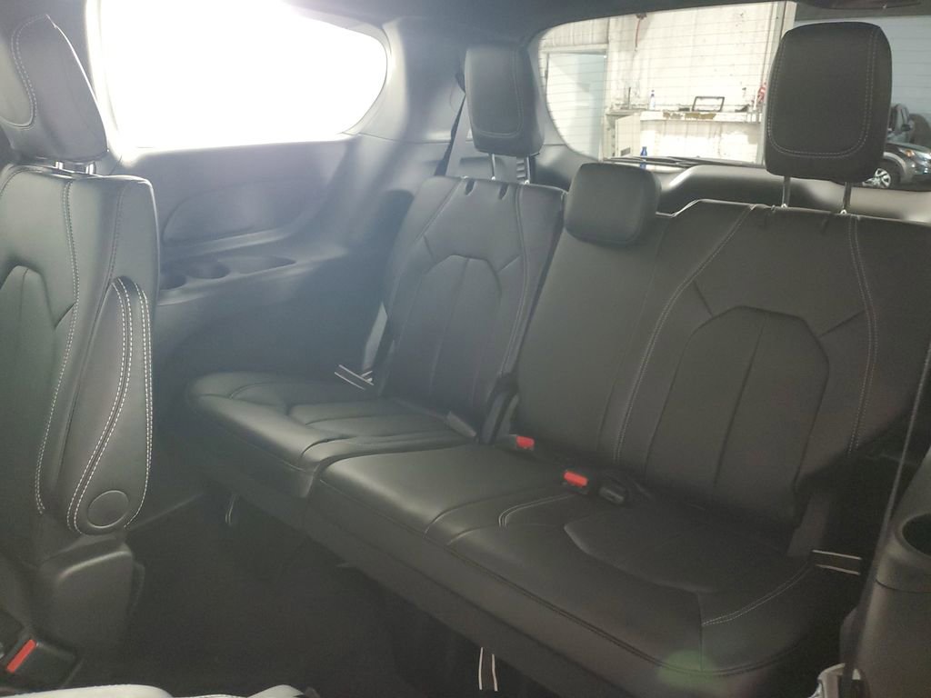 New 2026 Chrysler Pacifica Select FWD image 14