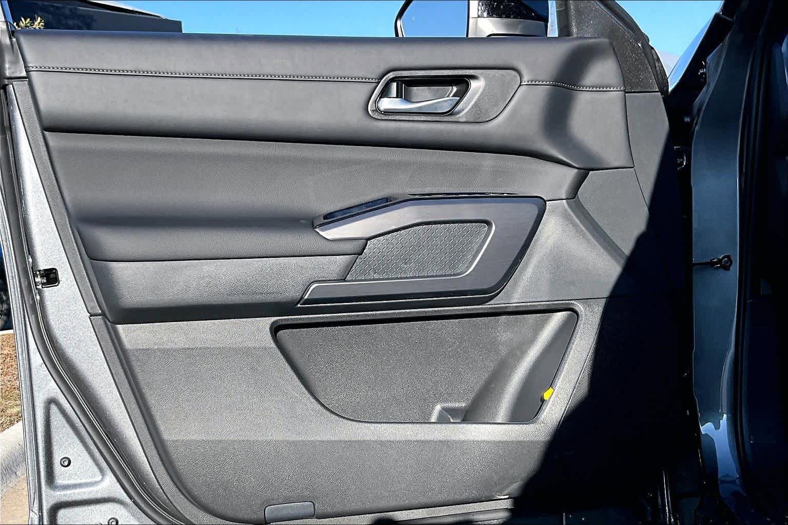New 2026 Nissan Pathfinder SL image 10