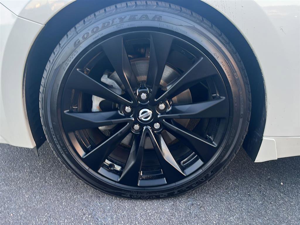 Used 2020 Nissan Maxima SR w/ Sport Mat Group image 9