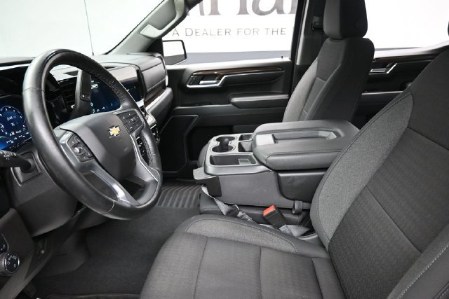 Used 2024 Chevrolet Silverado 1500 LT AWD/4WD image 16