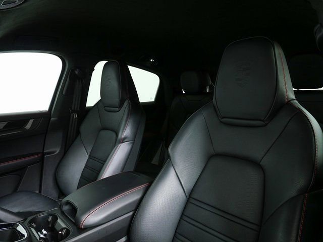 Certified 2025 Porsche Cayenne Turbo GT image 5