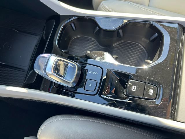 New 2026 Volvo XC40 B5 Plus w/ Climate Package image 24