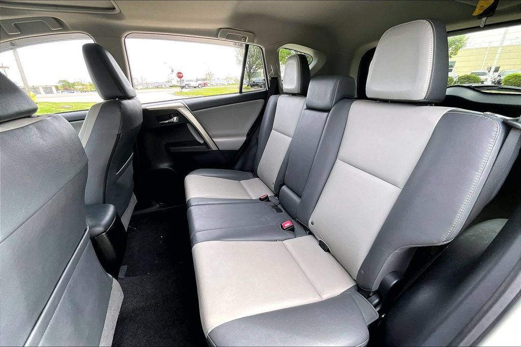 Used 2015 Toyota RAV4 Limited AWD/4WD image 32