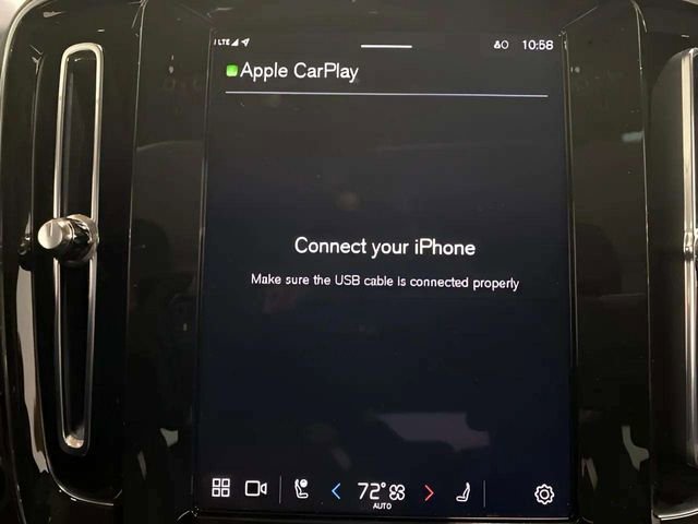 Used 2025 Volvo XC40 B5 Core image 18