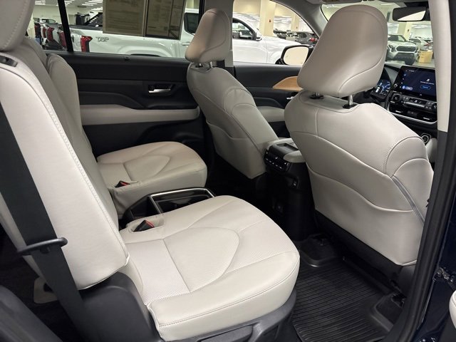 Used 2025 Toyota Grand Highlander AWD Hybrid image 12