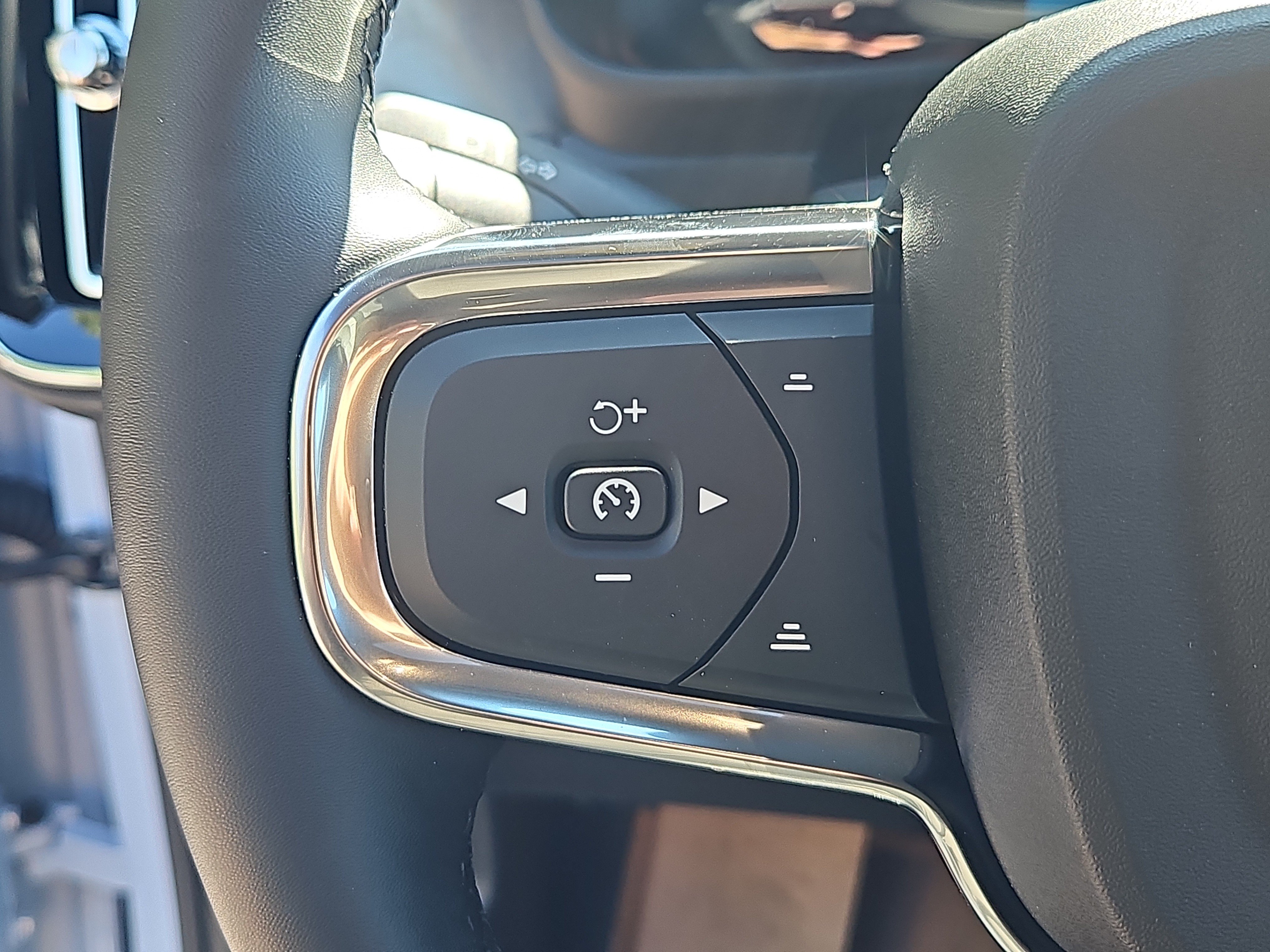 New 2026 Volvo XC40 B5 Core w/ Climate Package AWD/4WD image 13
