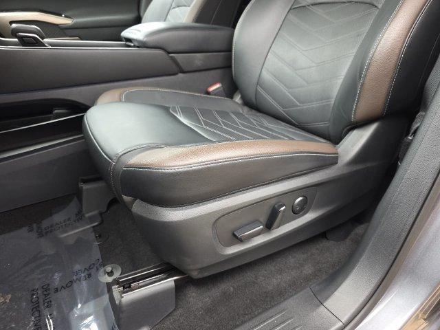 Used 2025 Nissan Pathfinder Platinum FWD image 28