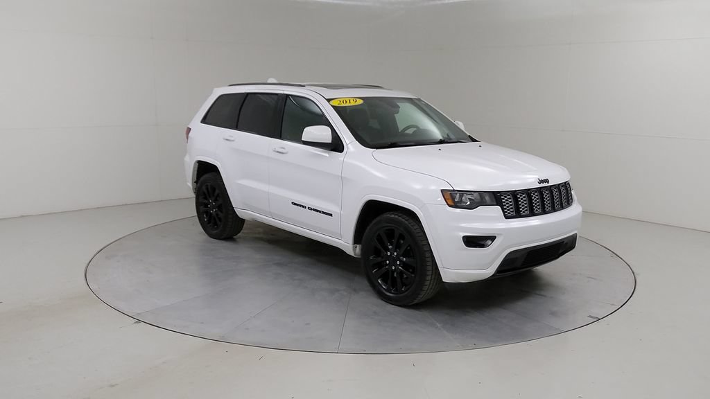 Used 2019 Jeep Grand Cherokee Altitude AWD/4WD image 11