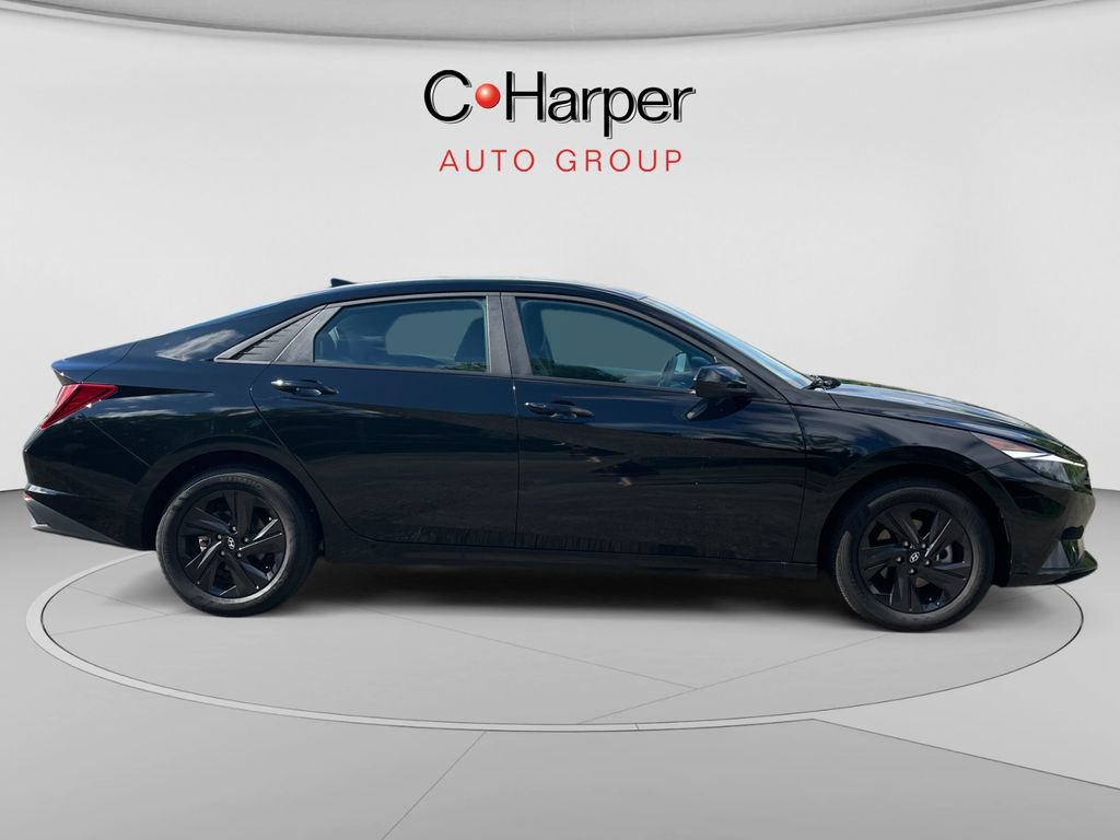 Used 2023 Hyundai Elantra SEL w/ Cargo Package FWD image 2