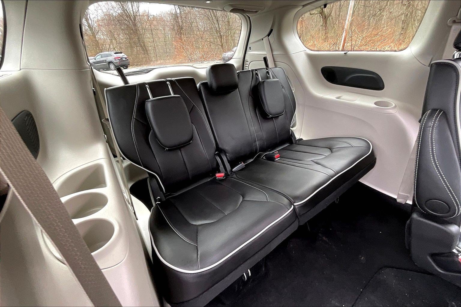 Used 2024 Chrysler Pacifica Limited image 26